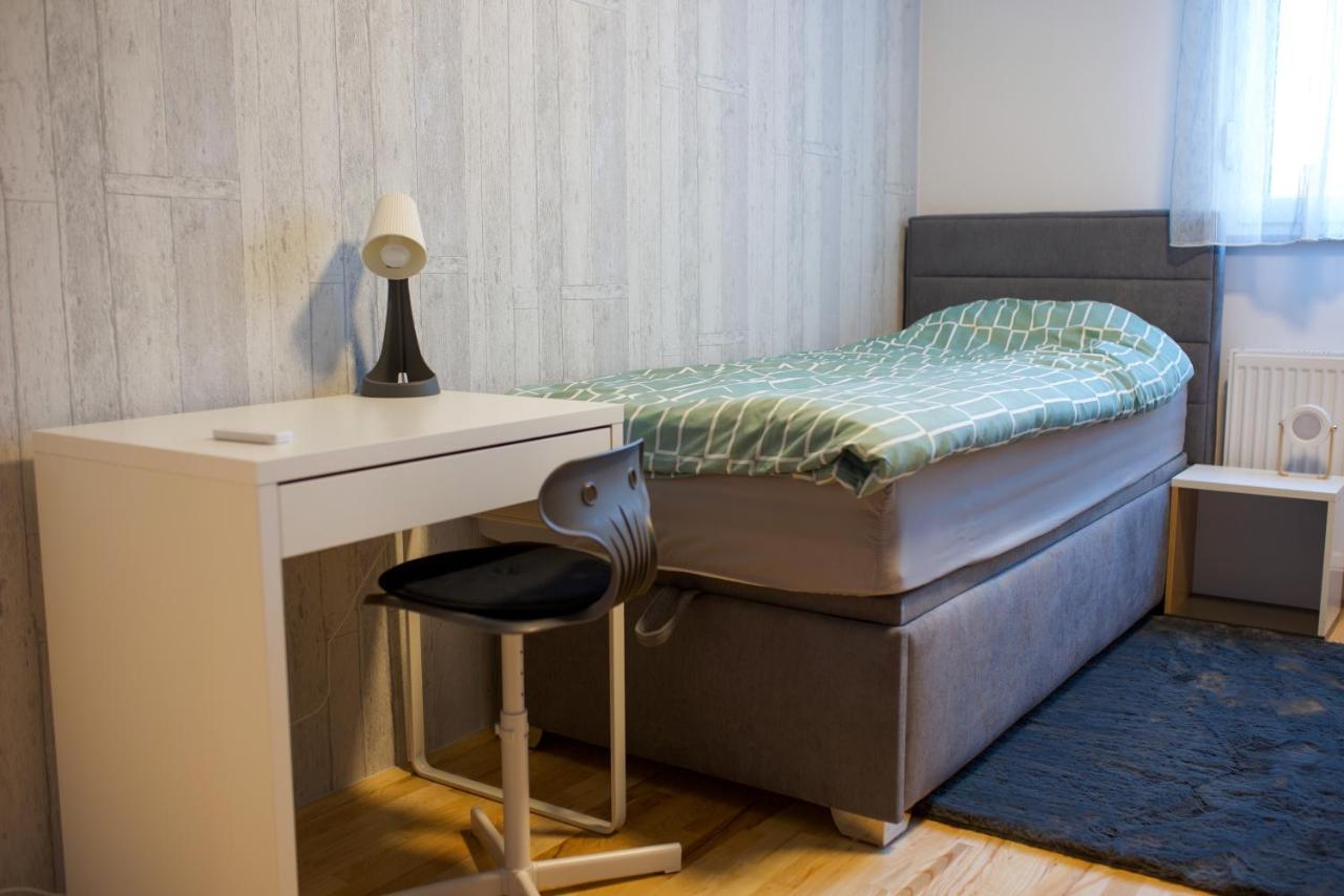 Apartman Plum - Self Check In, Free Parking โอซีเยก ภายนอก รูปภาพ